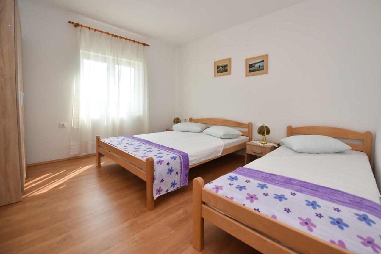 Apartments Zakarija Novaglia Esterno foto